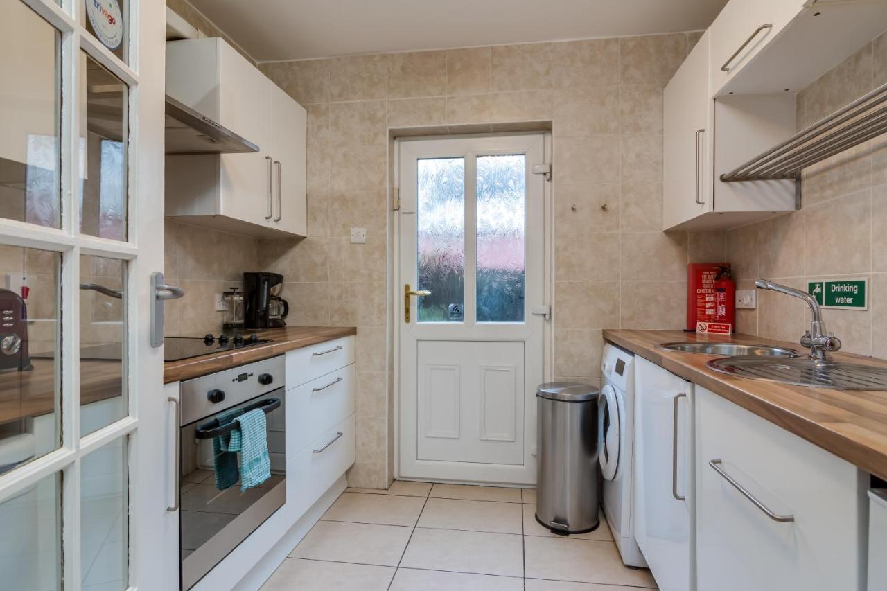 Central Belfast Apartments, Salisbury المظهر الخارجي الصورة
