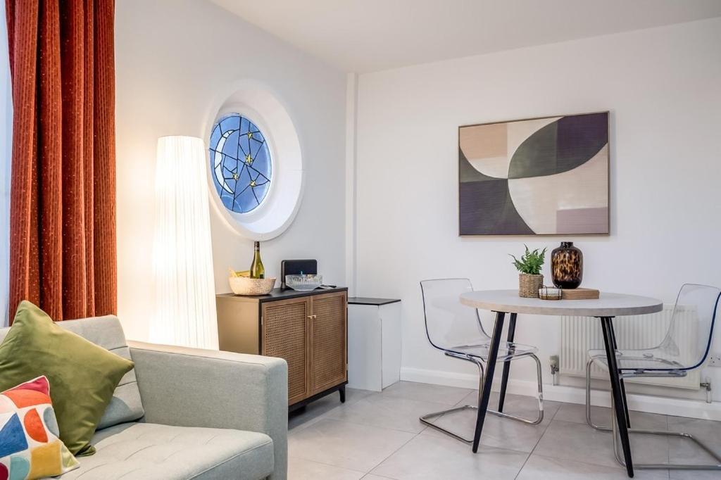Central Belfast Apartments, Salisbury الغرفة الصورة