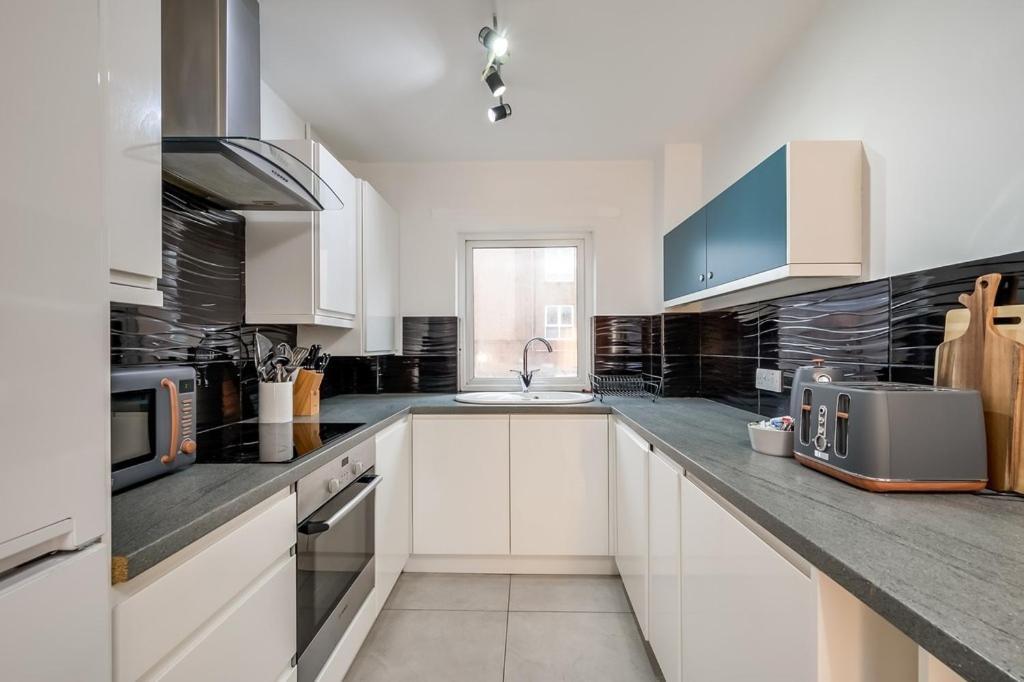 Central Belfast Apartments, Salisbury المظهر الخارجي الصورة
