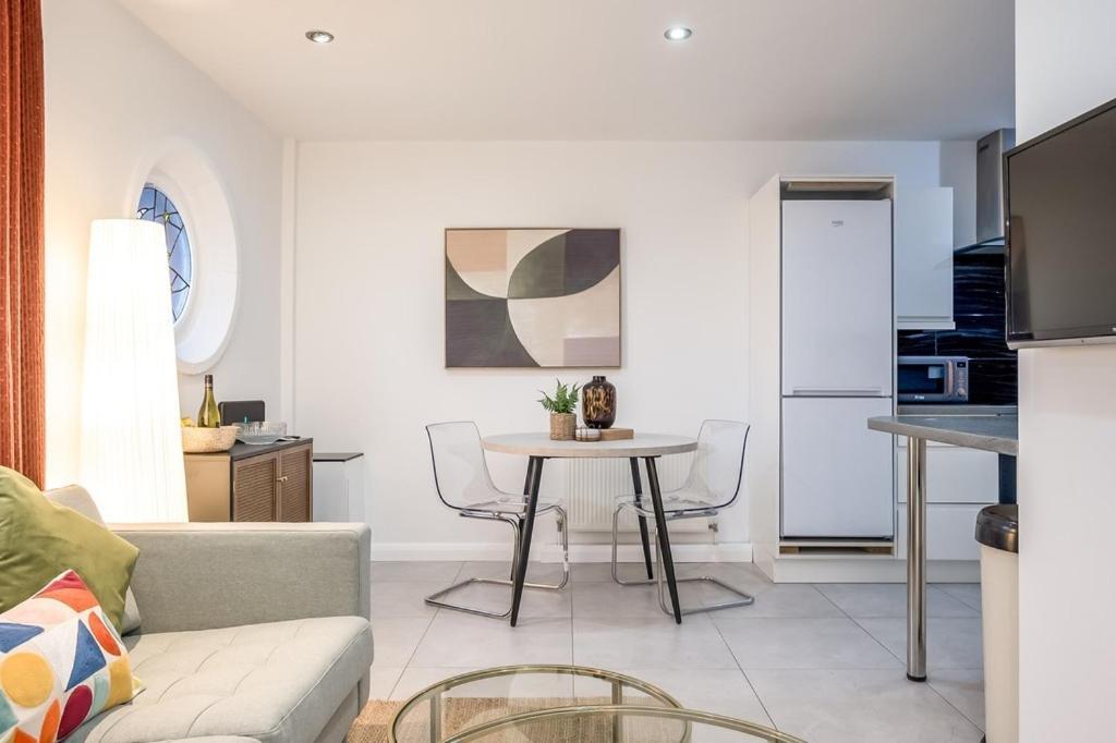 Central Belfast Apartments, Salisbury المظهر الخارجي الصورة